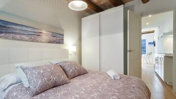 1 dormitorio, tabla de planchar con plancha, Internet y ropa de cama