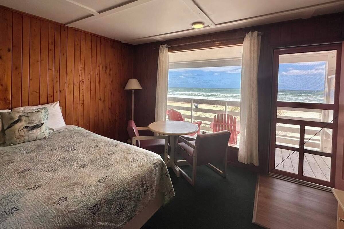 Superior Room, 1 King Bed, Patio, Oceanfront | Free WiFi