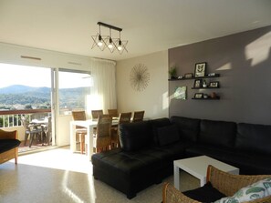TV - 3-room apartment, 6 beds, parking in Bormes-les-Mimosas (Bormes-les-Mimosas)