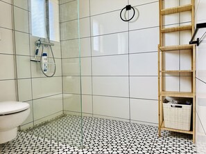 Bathroom - Beachfront apartment, direct access, 2 bedrooms (Roses)