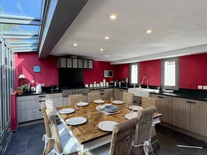 Fridge, microwave, dishwasher, coffee/tea maker