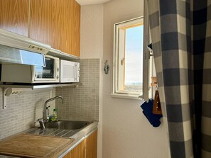 Refrigerador, microondas, parrilla de estufa y lavavajillas 