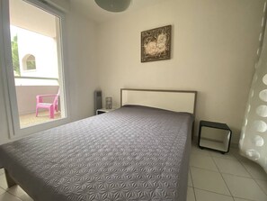 2 bedrooms - Modern 3-room apartment on marina for 6 people (Canet-Plage)