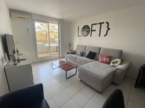 TV - Modern 3-room apartment on marina for 6 people (Canet-Plage)