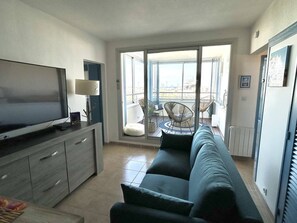 TV - Modern T3 apartment near the beach - 4 people (Le Barcarès)