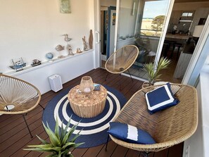 Outdoor dining - Modern T3 apartment near the beach - 4 people (Le Barcarès)