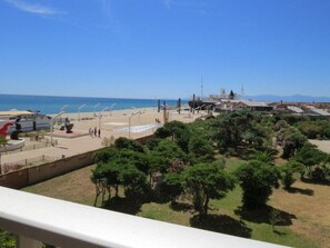 Property grounds - Duplex T3 apartment beach access, parking, barbecue (Le Barcarès)