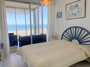 2 bedrooms - Duplex T3 apartment beach access, parking, barbecue (Le Barcarès)