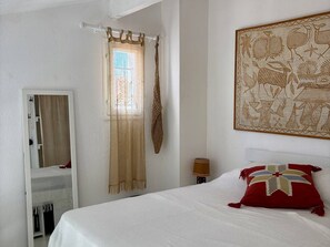Free WiFi - Renovated studio with mezzanine, near beach and shops, private parking (Le Barcarès)