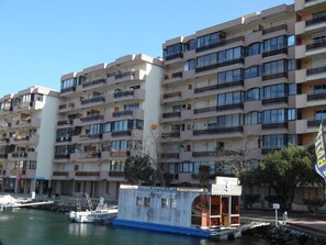 Exterior - Cozy Two-Room Apartment in Canet-Plage with Loggias and Parking (Canet-Plage)