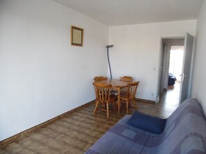 Interior - Cozy Two-Room Apartment in Canet-Plage with Loggias and Parking (Canet-Plage)