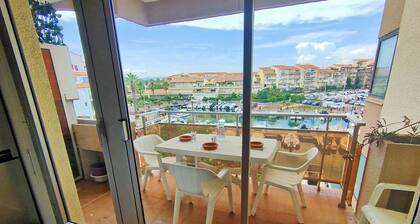 Cozy Two-Room Apartment in Canet-Plage with Loggias and Parking