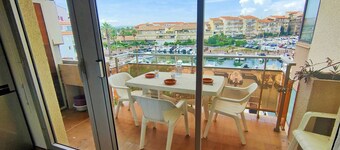 Cozy Two-Room Apartment in Canet-Plage with Loggias and Parking