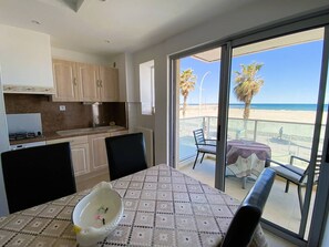 Dining - Renovated beachfront T3, loggia, private parking (Canet-Plage)
