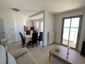 TV - Renovated beachfront T3, loggia, private parking (Canet-Plage)