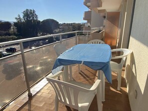 Outdoor dining - Sunny T2 with AC and parking near Canet Beach (Canet-Plage)