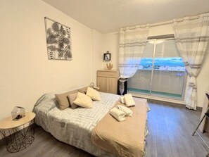 Room - Cozy studio beach access, balcony and parking (Le Barcarès)