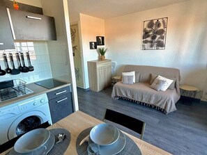 Interior - Cozy studio beach access, balcony and parking (Le Barcarès)