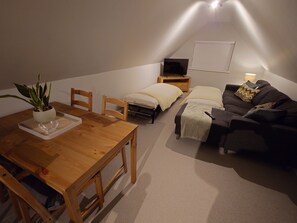 Interior - 1 bedroom apartment in prime location close to town centre and the beach. (Selsey)