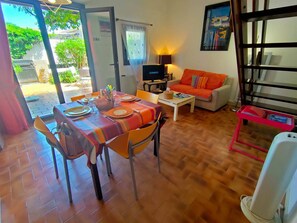 TV - Charming cottage Canet, near beach, quiet, private parking (Canet-en-Roussillon)