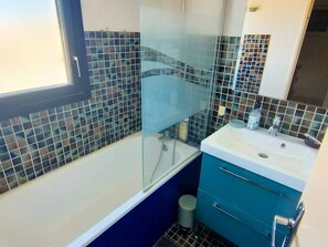 Bathroom - Charming cottage Canet, near beach, quiet, private parking (Canet-en-Roussillon)