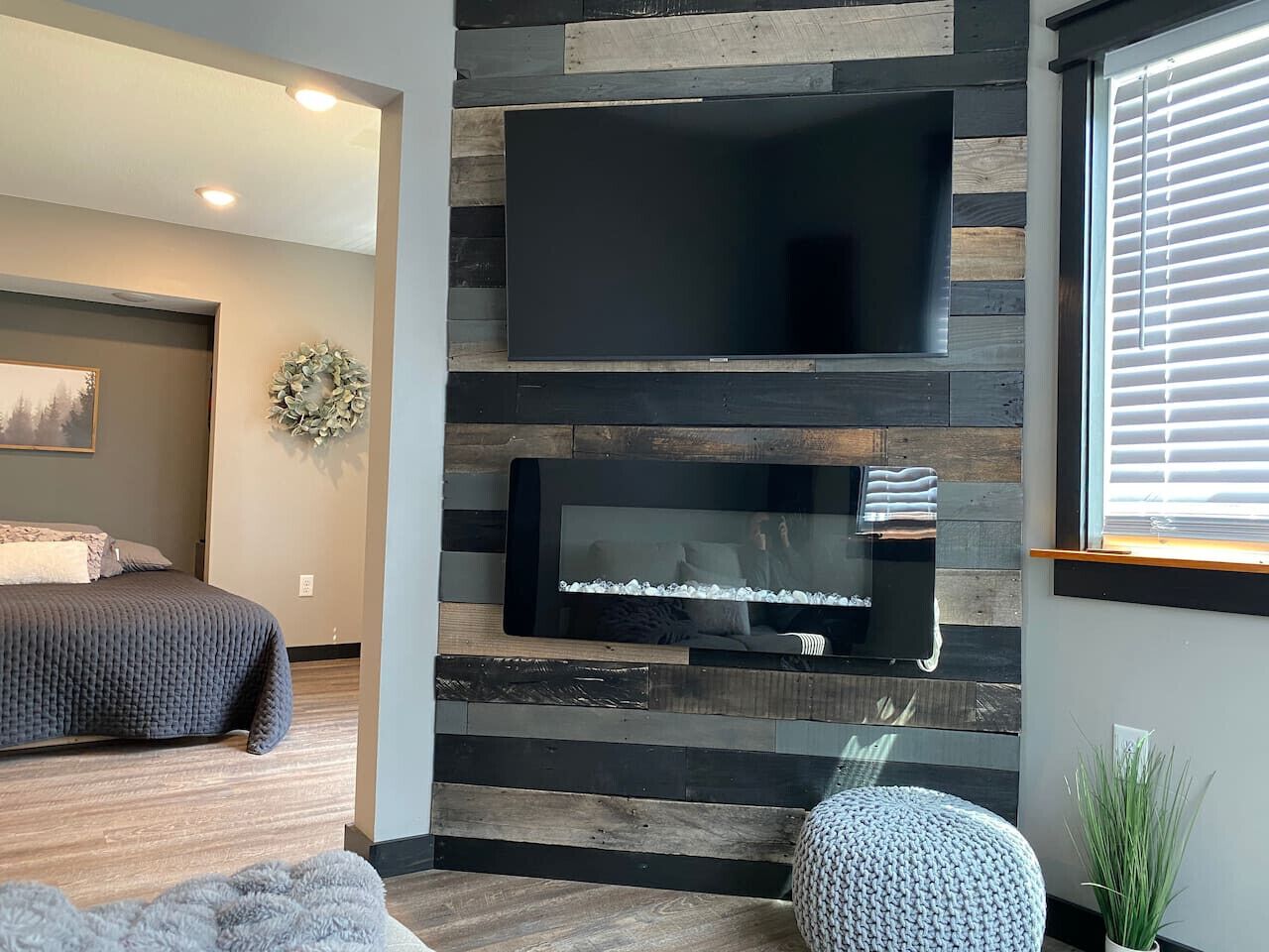 9 bedrooms, desk, iron/ironing board, travel crib