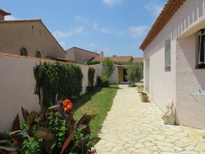 Property grounds - Family villa with private pool near beaches (Saint-Laurent-de-la-Salanque)