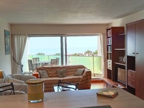 TV - Modern T2 Sea View, 3 Stars, Private Parking, Near Beach (Canet-en-Roussillon)