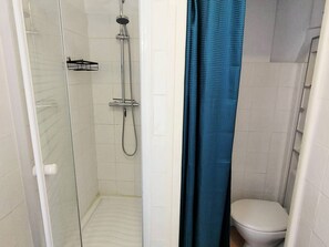 Bathroom - Central 2-room apartment, 5 people, includes parking (Canet-Plage)