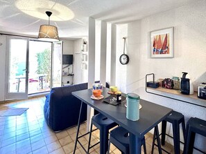 Interior - Cozy Beachside Cottage with AC, Terrace, Parking - 2 Min Walk to Beach (Le Barcarès)
