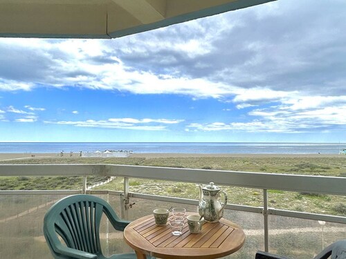 Air-conditioned T2 in Barcarès with direct beach access and parking