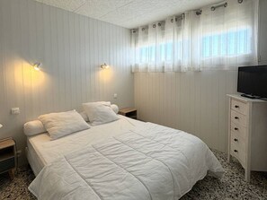1 bedroom - Apartment 4 people with terrace, AC, parking, 200m from beach (Le Barcarès)