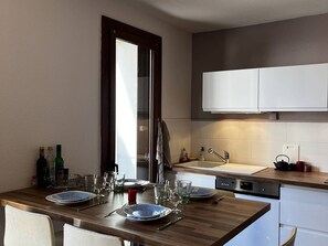 Micro-ondes, four, plaque de cuisson, lave-vaisselle