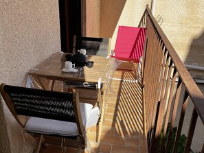 Outdoor dining - T2 Apartment in Canet Plage, 4 Pers, Terrace, Close to Beach (Canet-en-Roussillon)
