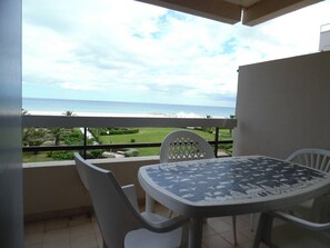 Outdoor dining - Canet Beach Studio Cabin with Parking - 4 Pers. (Canet-Plage)