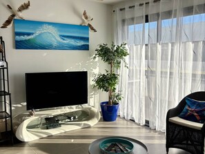 TV - Modern apartment with AC 100 m from the beach for 6 pers (Le Barcarès)