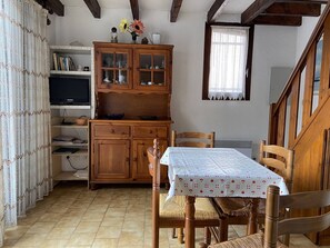 Dining - Quiet villa near beach, 4 ppl, Canet-Plage (Canet-Plage)