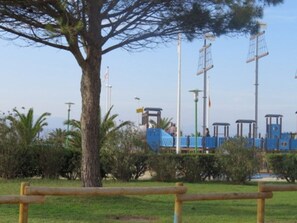 Children’s area - T3 Apartment 500m from beach, private parking, pets allowed (Le Barcarès)