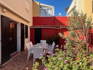 Outdoor dining - T3 Apartment 500m from beach, private parking, pets allowed (Le Barcarès)