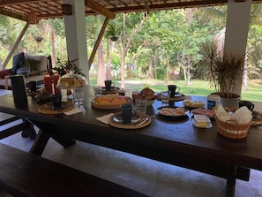 Outdoor dining - Casa Ryokan (Guaramiranga)