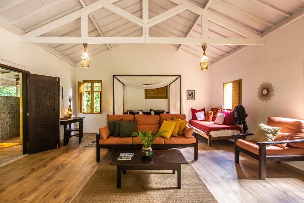 Deluxe Double Room, Garden View | Living area