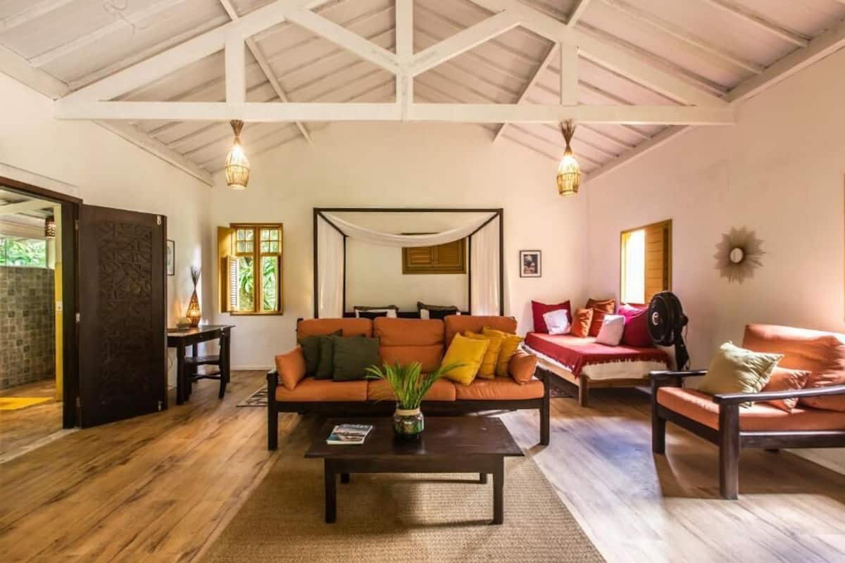 Premium Double Room, Garden View | Living area