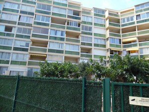 Exterior - Renovated sea-facing apartment with parking (Canet-Plage)