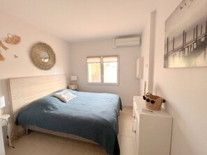 3 bedrooms, free WiFi - Family Home 50m from Beach - 3 Stars, A/C, WiFi, Terrace, BBQ, Sleeps 6 (Le Barcarès)