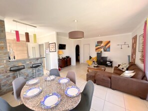 Interior - Family Home 50m from Beach - 3 Stars, A/C, WiFi, Terrace, BBQ, Sleeps 6 (Le Barcarès)