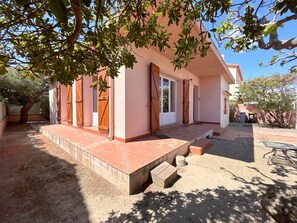 Exterior - Family Home 50m from Beach - 3 Stars, A/C, WiFi, Terrace, BBQ, Sleeps 6 (Le Barcarès)