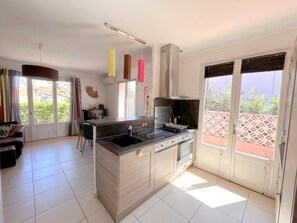 Microwave, oven, stovetop, dishwasher - Family Home 50m from Beach - 3 Stars, A/C, WiFi, Terrace, BBQ, Sleeps 6 (Le Barcarès)