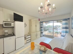 Interior - Ground Floor Apartment with Beach Access, Parking, and Terrace (Le Barcarès)