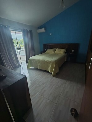 3 bedrooms, WiFi - House with swimming pool and sinuca table (Garopaba)
