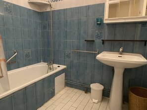 Bathroom - 3-room apartment with air conditioning and parking in central Canet-Plage (Canet-Plage)